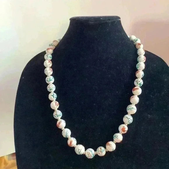 VINTAGE Hand Knotted 24" RED BIRDS PORCELAIN Beaded Necklace. 41beads total - Picture 2 of 5